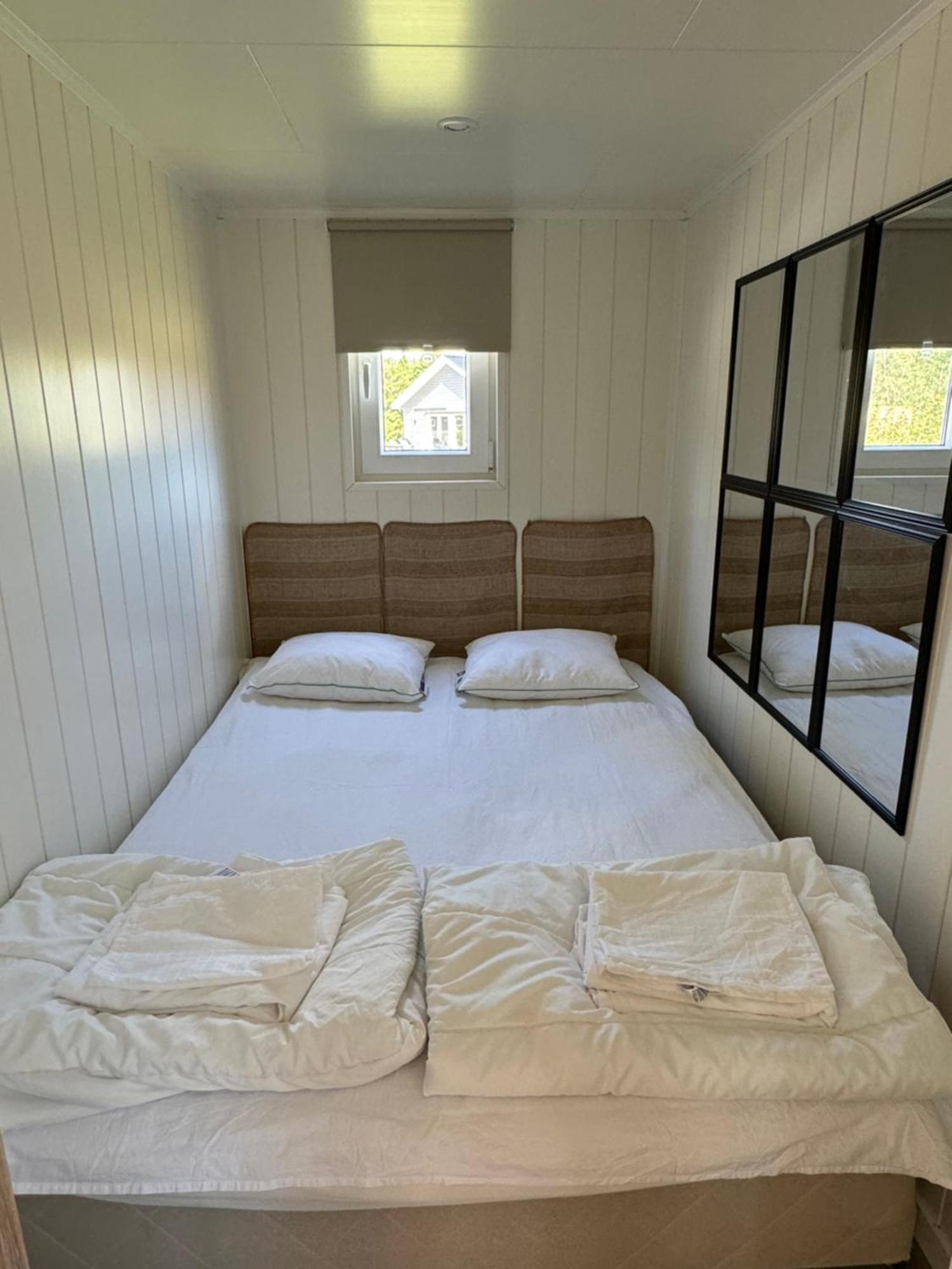 Cabin In The Forest With Spa Bath Västra Torup Exterior foto
